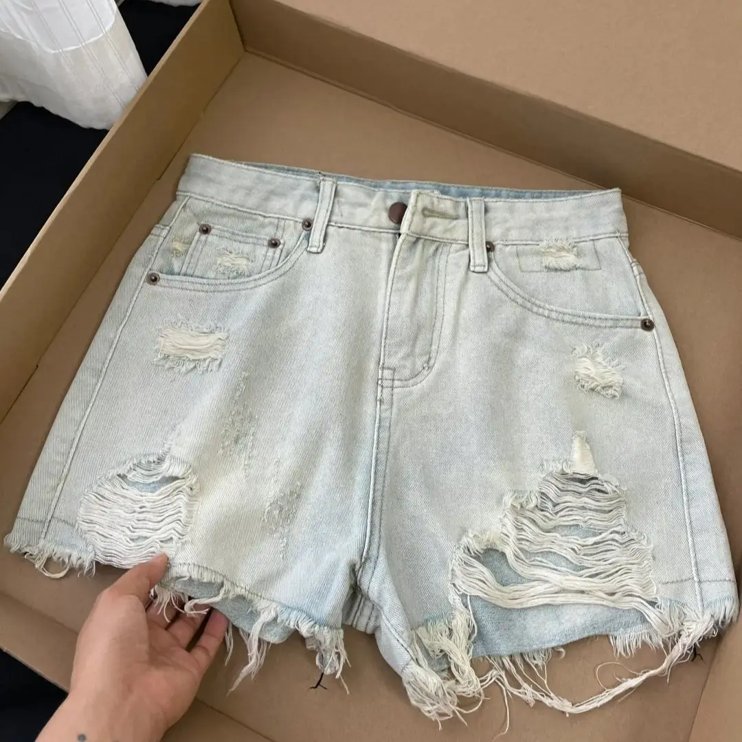 Szorty jeansowe damskie z przetarciami w stylu Spice Girls na lato 2026, modne, z wysokim stanem, z surowym wykończeniem, szerokie nogawki, krótkie spodenki.