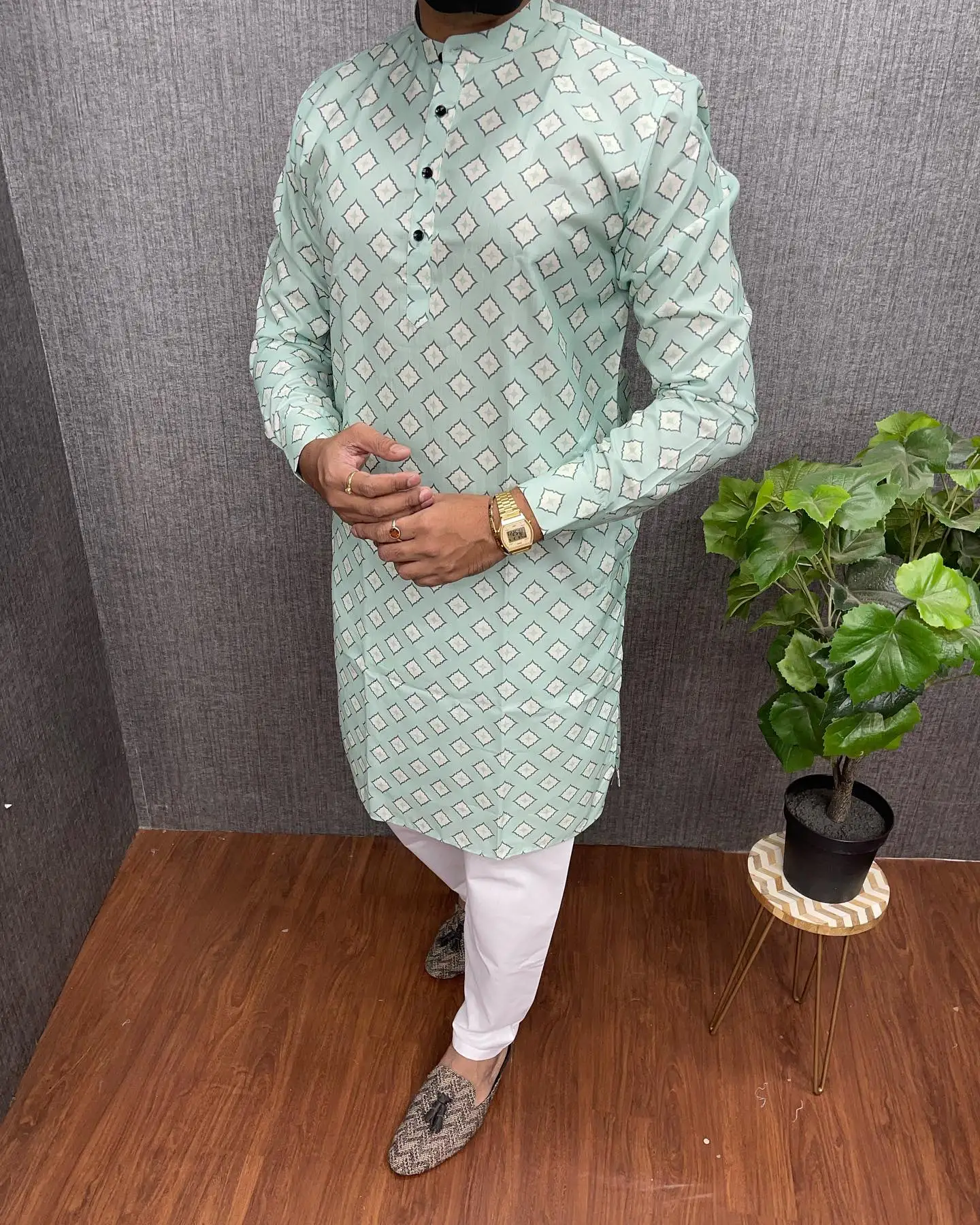 نسخة 2026 من نمط الشرق الأوسط رداء إسلامي شخصية برونزية متوسطة الطول بأكمام طويلة فستان عربي إسلامي للرجال #2