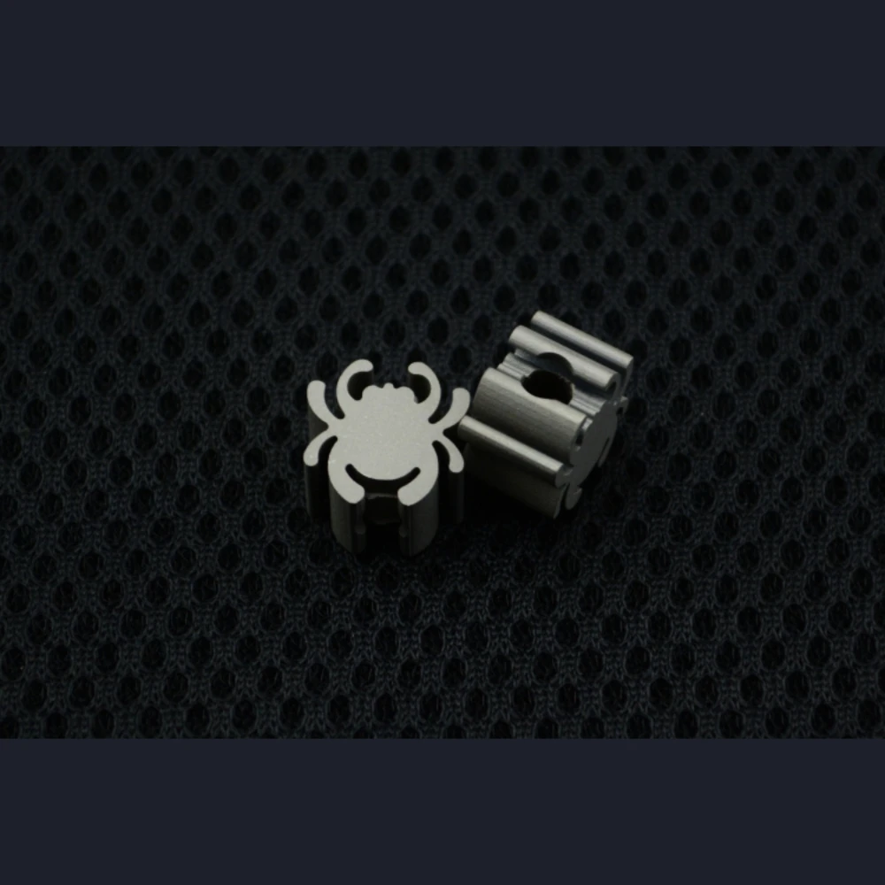 قلادة عنكبوت من التيتانيوم مُشكَّلة باستخدام الحاسب الآلي - لمسة نهائية قزحية الألوان بلون حراري، تناسب سكين/باراكورد/سلك تيتانيوم #3