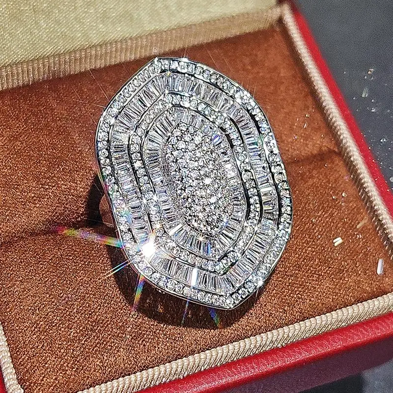 Huitan Damenring mit geometrischem Design, silberfarben, speziell geformt, große Accessoires, voll glänzender Zirkonia, Statement-Schmuck, schicker Schmuck – Detail 2