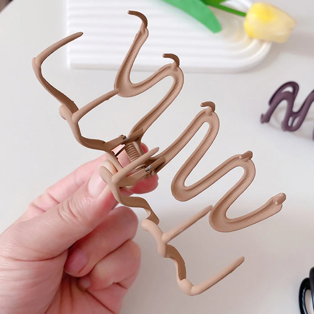 

3Pcs Hair Claw Clips Matte Surface Wave Texture Durable Hair Accessories for Women Daily Styling Use Claw Clips
