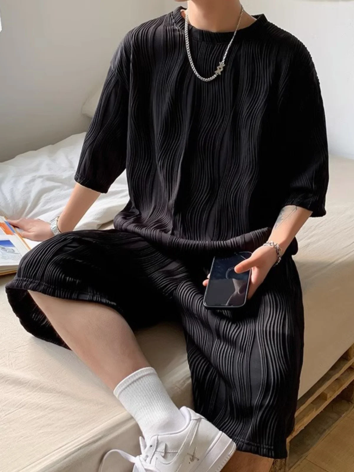 Conjunto Casual de Seda Gelada Tamanho Grande para Homens: Camiseta de Manga Curta e Shorts – Roupa de Lazer de Verão para Ad...