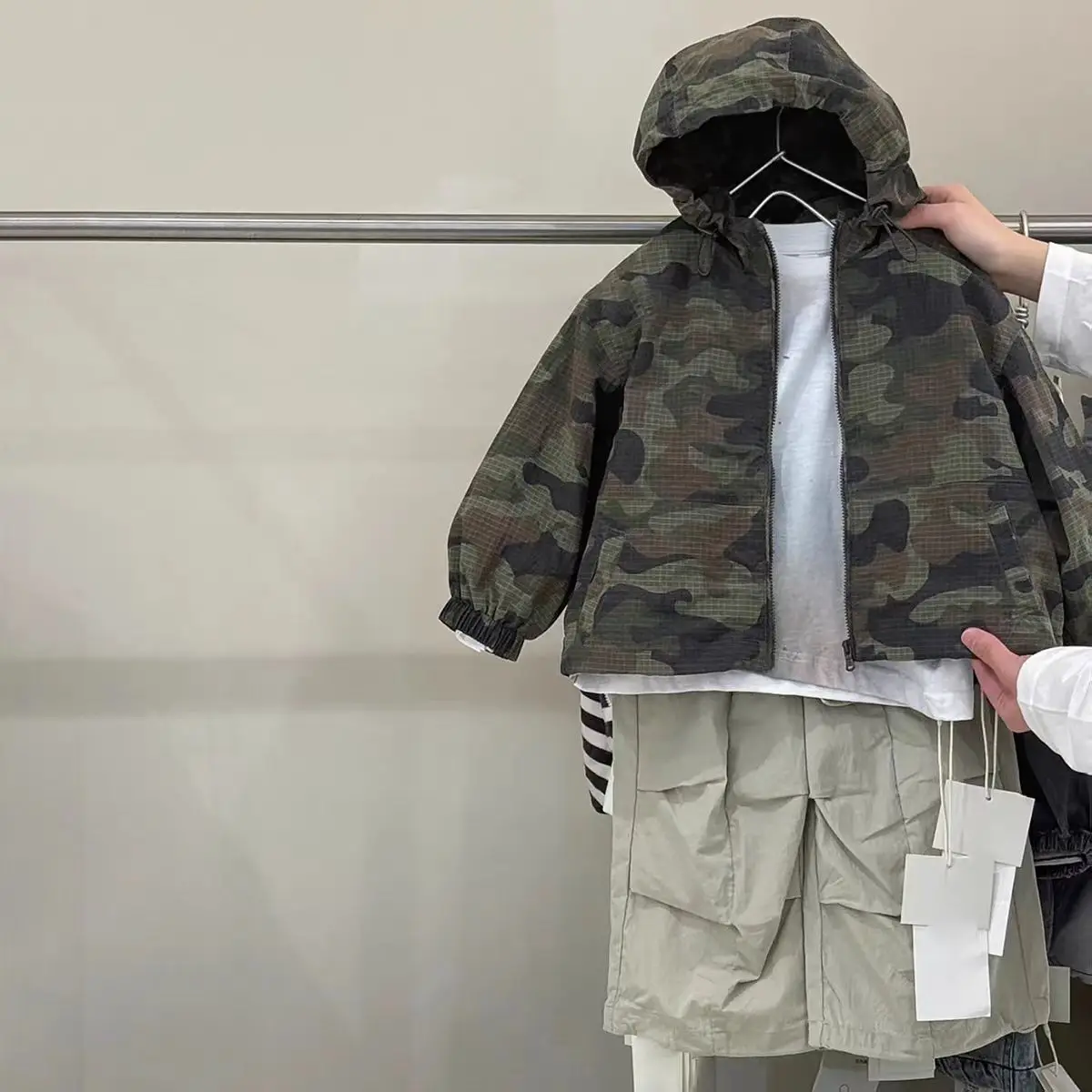 Neue Koreanische Tarnmuster-Jacke für Mädchen 2026 Frühling und Herbst Kinder Mittellange Lässige Lockere Jacke – Detail 5
