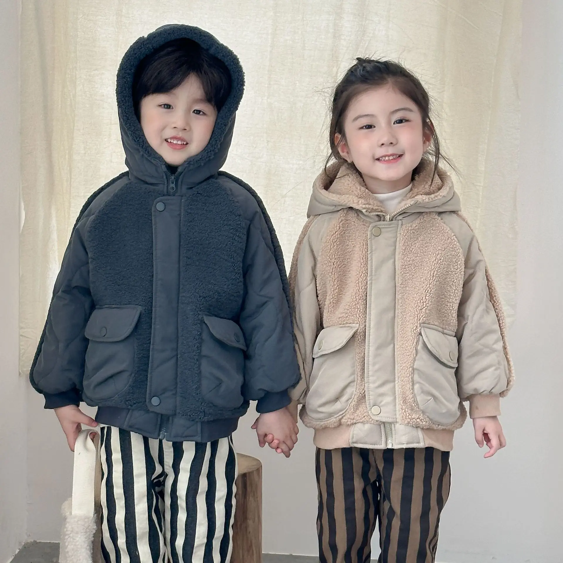 

2025 Winter New Children Lamb Wool Splicing Coat Plus Velvet Thick Girls Padded Jacket Boys Fleece Hooded Coat Kids Warm Clothes