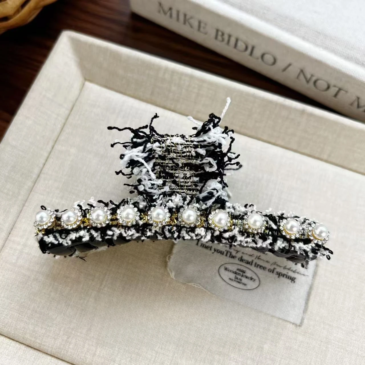 

Korean Hair Accessory Fabric Camellia Pearl Hair Clip Sweet Elegant BB Clip Fashionable Claw Clip Hair Accessory for Girls