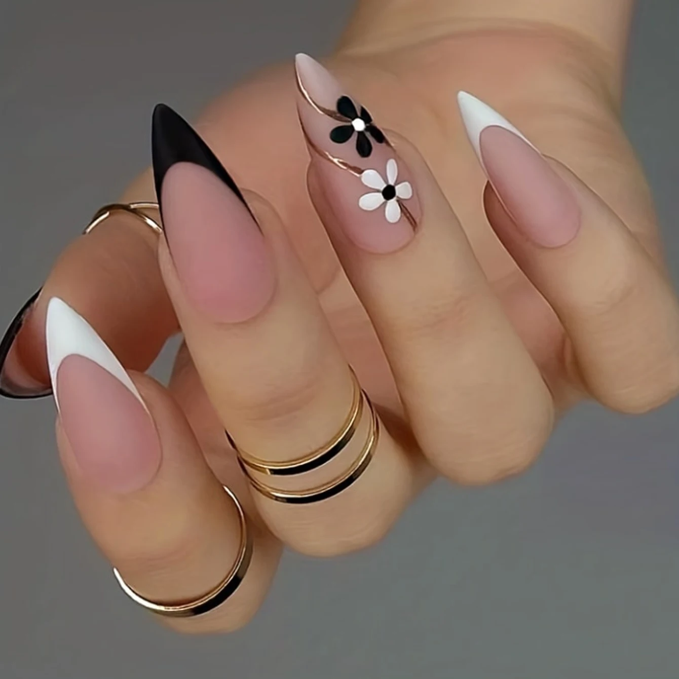 24 Stück Sargnägel, rein schwarze Nägel, verziert mit Kirschblüten, aufhellendes Nagelkunst-Set mit abnehmbaren künstlichen Nägeln für Festiva – Detail 13