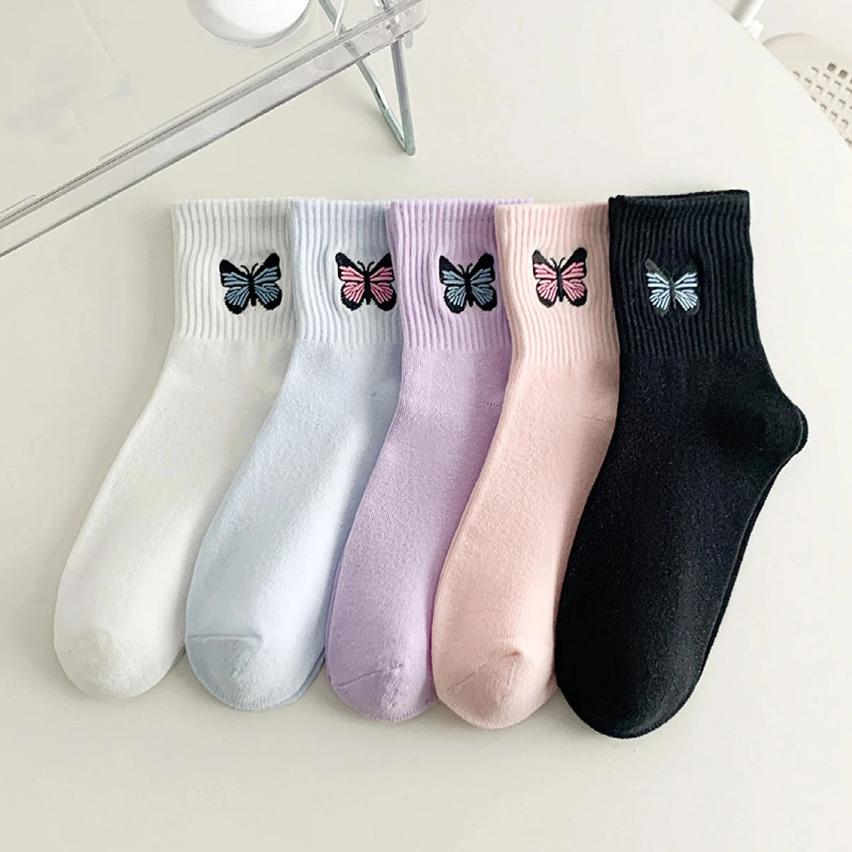 

4 Pairs of Ladies in The Spring and Autumn Socks Lovely Delicate Embroidered Bow