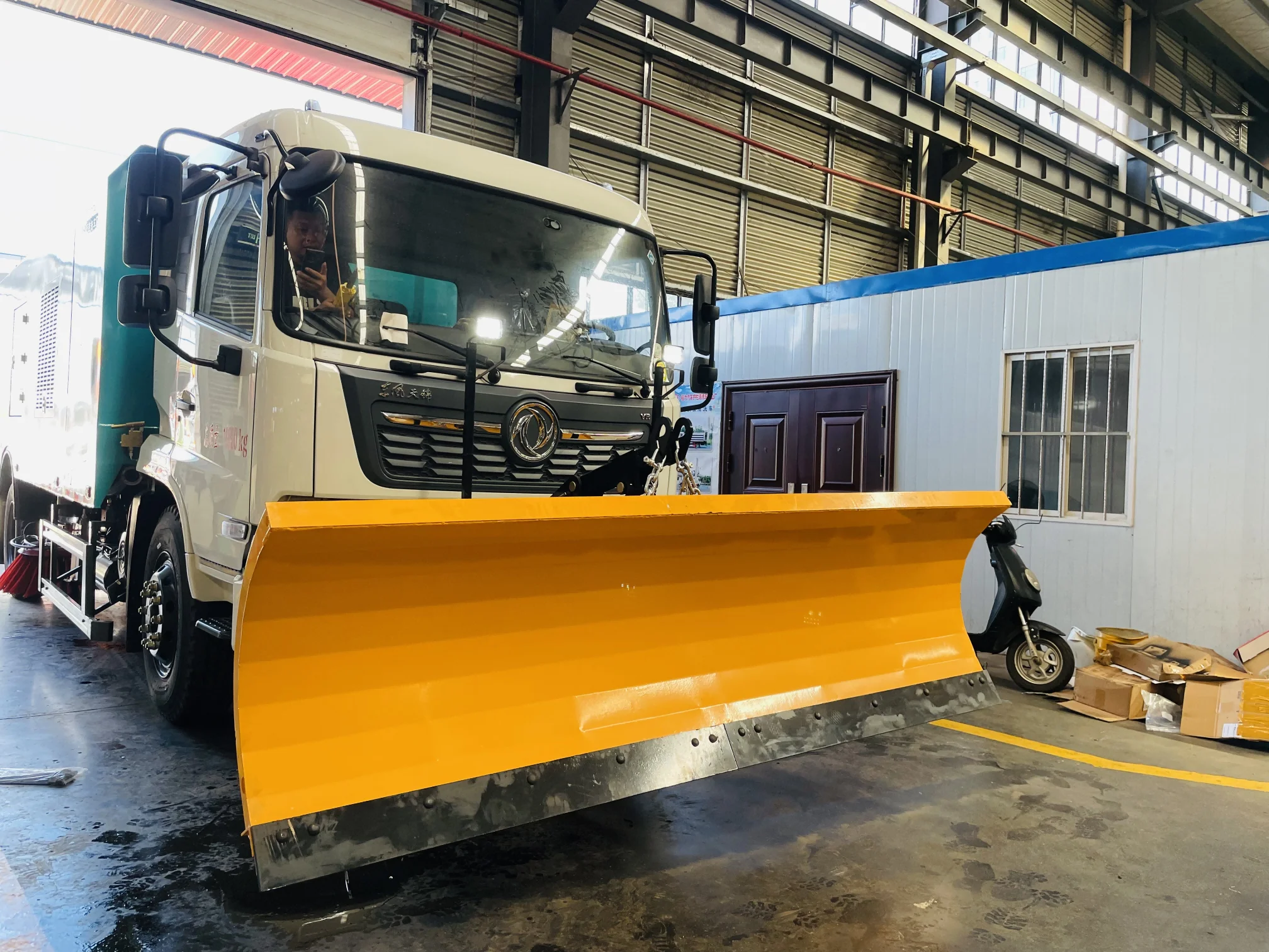 CHN 3.6meters Long Vehicle-mounted Front Snow Removal Shovel  Snow Scraper view 2