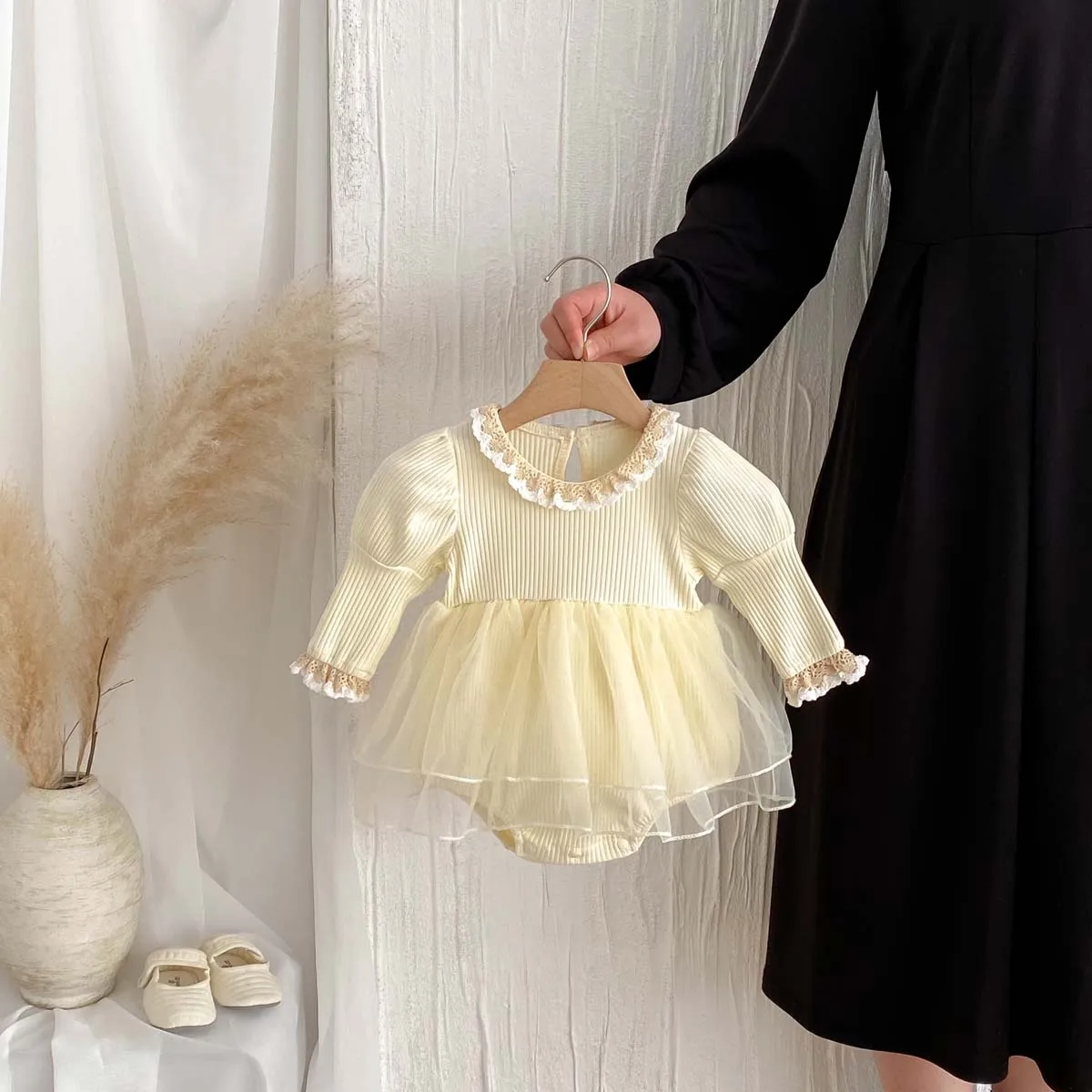 

Baby Korean Style Baby Girl Pit Strip Bubble Sleeve Mesh Knitted dress Baby Girl Sweet Cute Llace Collar Go Out to Wear Jetsuits