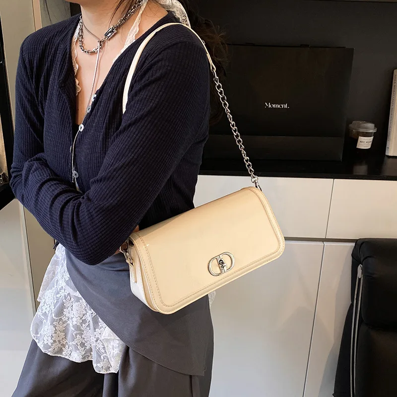 

2025 Vintage Chain Square Bag, Minimalist Crossbody Purse for Women, Spacious Shoulder Tote, Niche Day-to-Night Bag