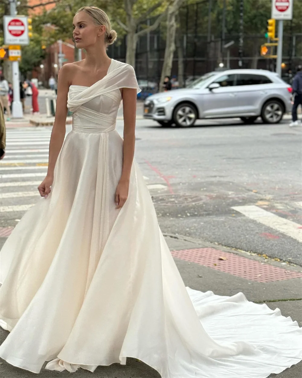 Tokyo personnalisé blanc une épaule robes de mariée sans manches Sexy Court Train robes de mariée 2025 élégant a-ligne robes de mariée