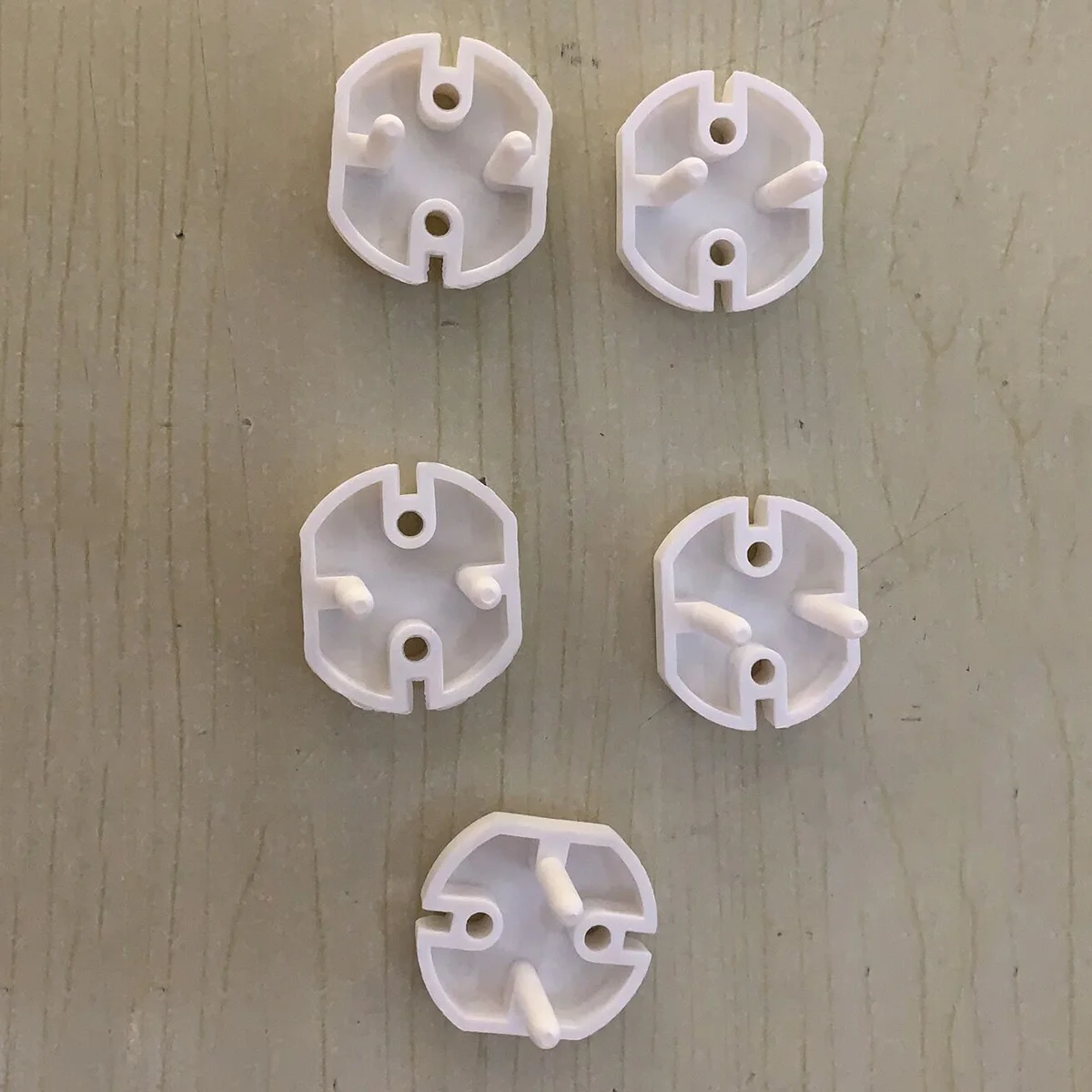 

5pcs Plug Socket Covers Electric Shock Protection Outlet Safety Baby Proofing Home Supplies Anti Electrocution Guard