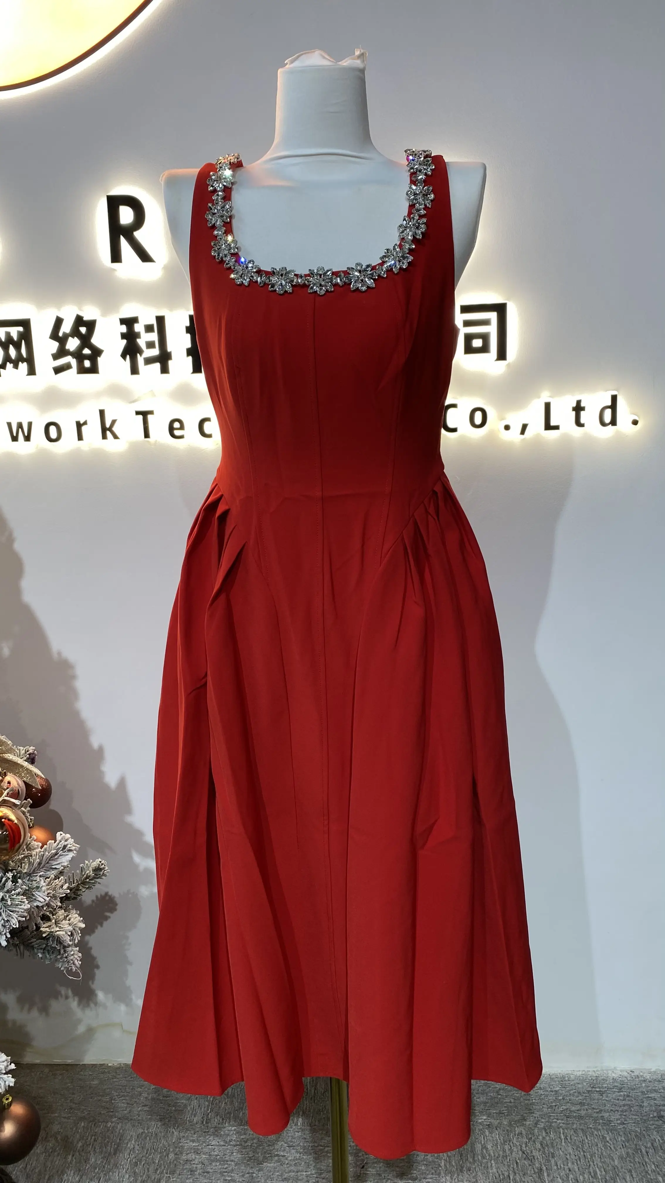 ソリッドカラー夏の女性のエンパイアセクシーなレッドビーズスクエアネッククリスタルダイヤモンドバックレスウェディングパーティープロム-GZMM235