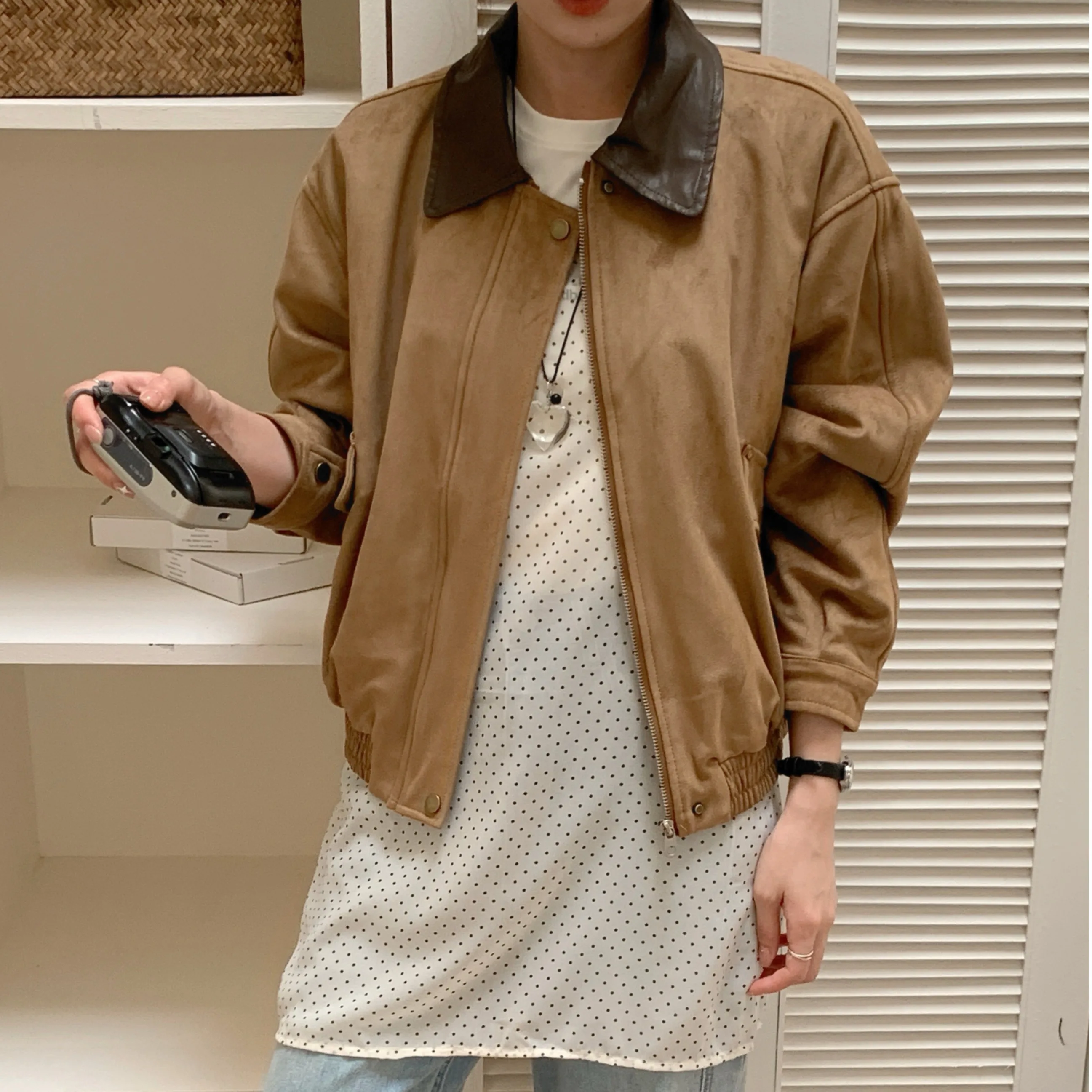 Jaket Kulit Kasual Chic Wanita Retro Longgar Pelangsing Kerah Blo Warna-warni untuk Musim Gugur Musim Dingin Serbaguna untuk Aktivitas Sehari-hari