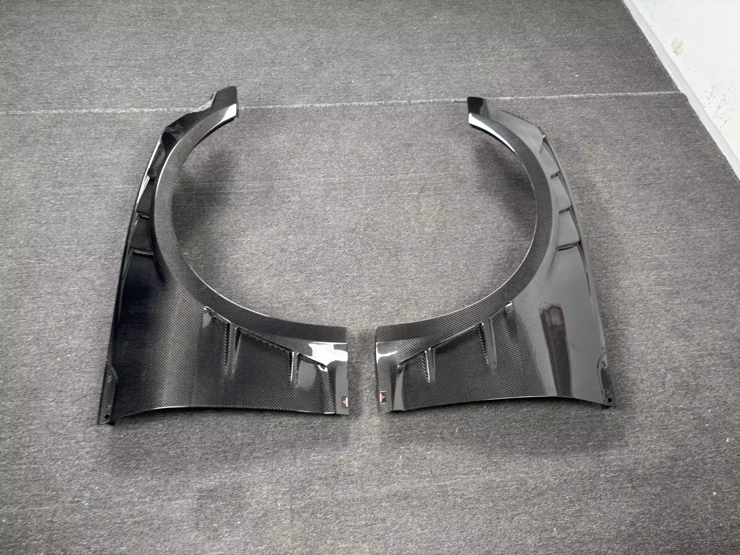 Carbon fiber side fenders for RS5 S5 A5 B9.5. Perfect fit, guaranteed to be correct.