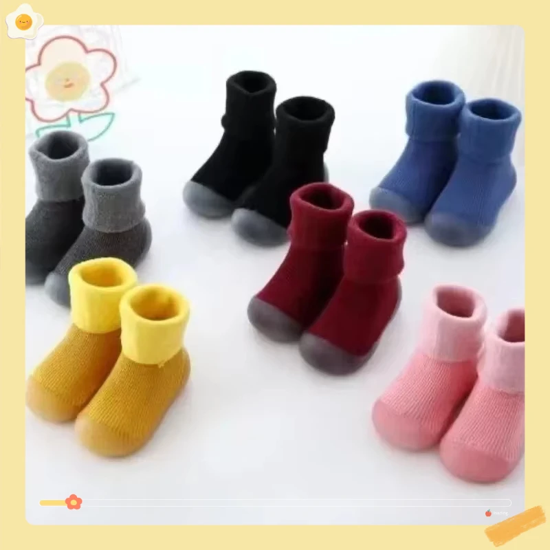 

Нескользящая обувь на мягкой подошве. Детские прогулочные носки и обувь. Осенние и зимние плюшевые утолщенные теплые детские носки-тапочки.