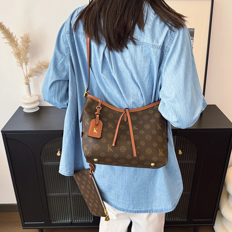 

Minimalist Diaper Bag Elegant Leather Shoulder Bag With Letter Logo For Parisian Chic Style