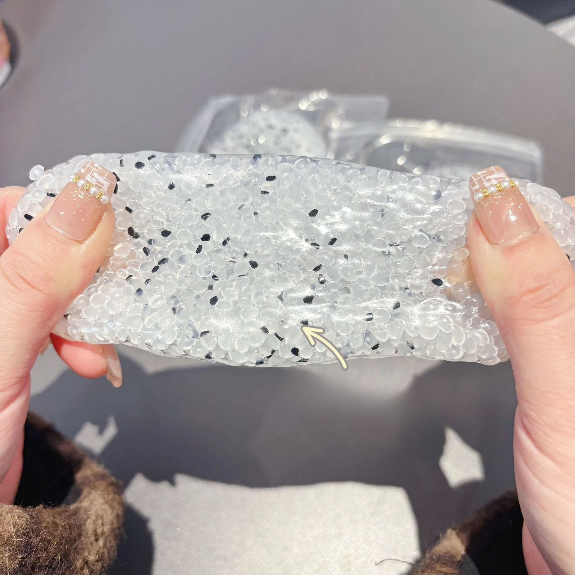 1 Stück Zufällige Farbe Sesam-Reis Handgemachtes Squishy-Spielzeug Weicher Transparenter Stressball Dehnbares Fidget-Spielzeug Angstlinderungsspielzeug für Erwachsene – Detail 2
