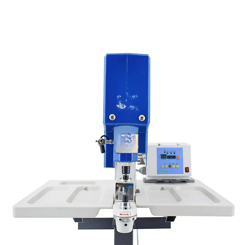 Automatic counting infrared positioning anti-thug computer servo mask breathing valve electric hole punching machine