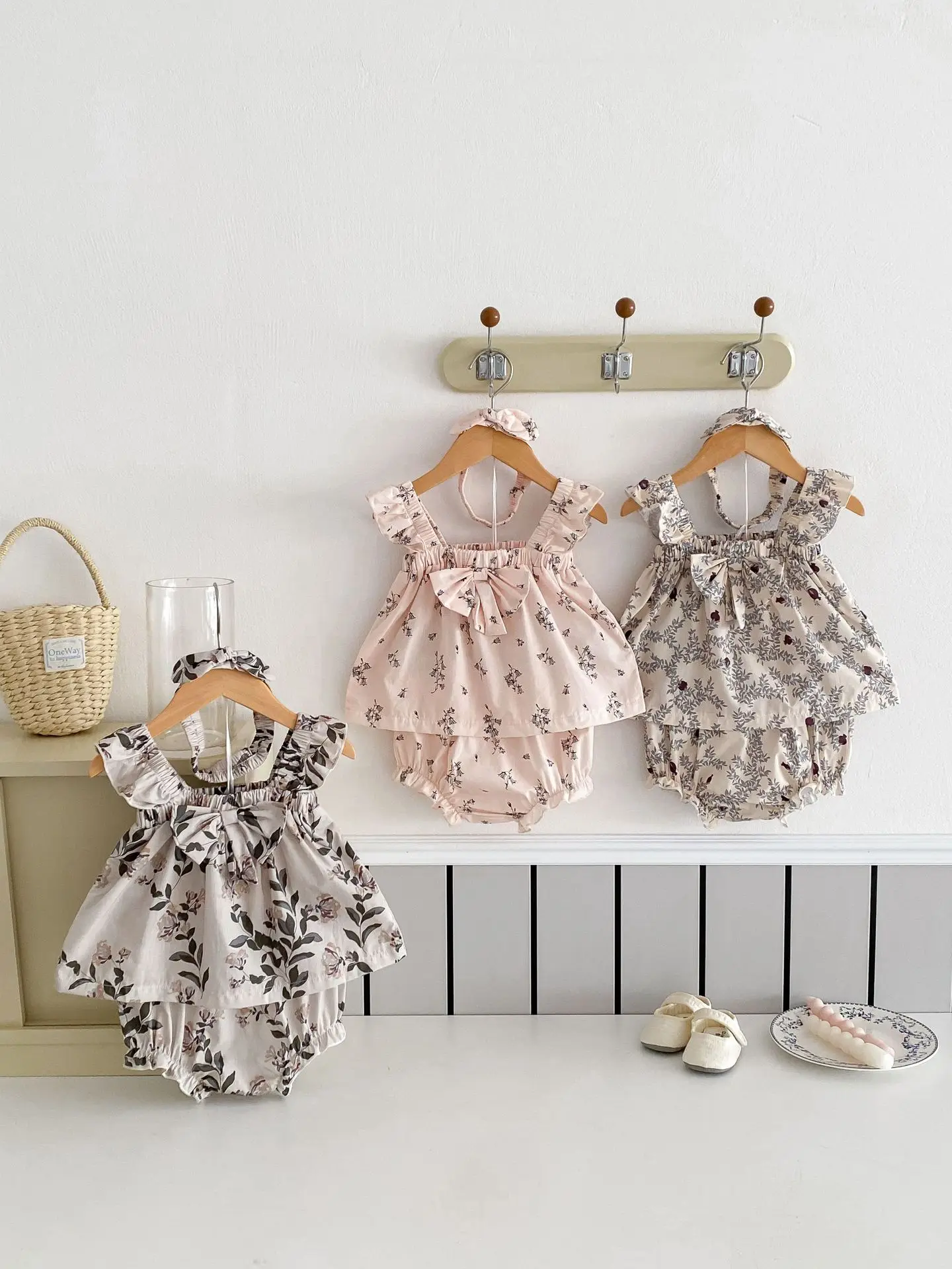 

2024 New Summer Toddler Baby Girl Clothes Suit Sleeveless Cotton Printed Vest+PP Shorts+Hair band Infant Baby Girls Clothing Set