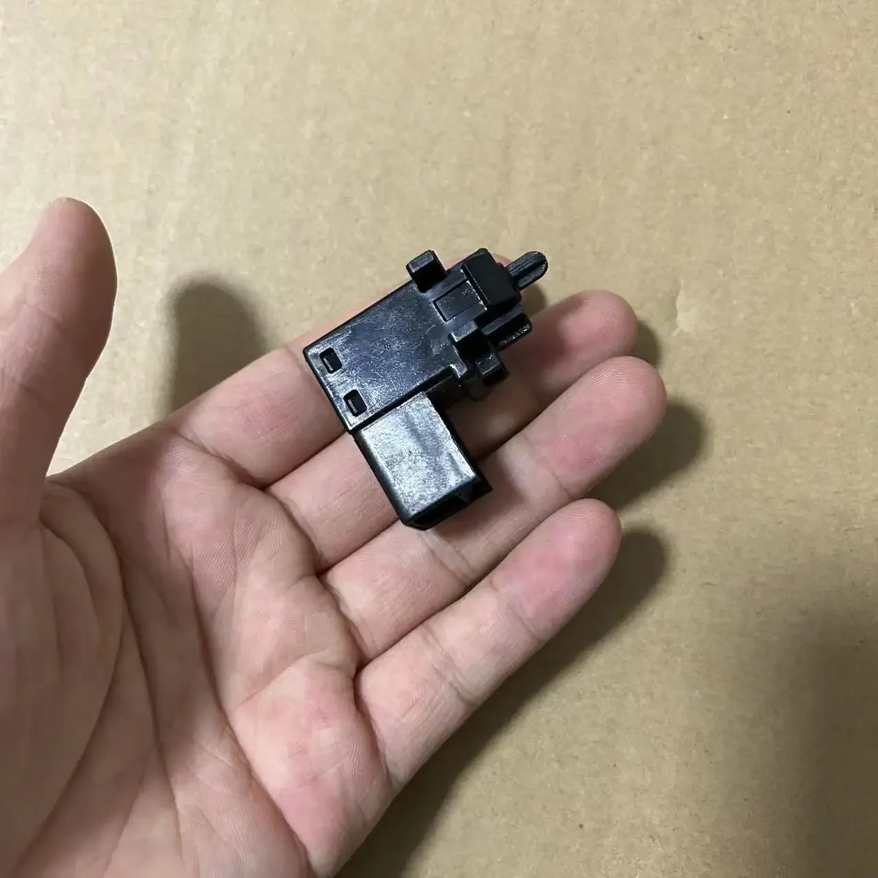 

for Opel Antara Chevrolet Captiva Handbrake Light Switch Parking Brake Switch Handbrake Contact Switch OE:96628528