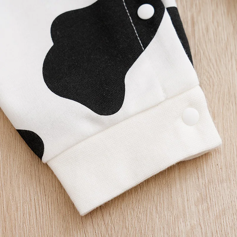 New Designer  Clothing  100 cotton spring and fall long-sleeved baby onesies Black and white cows   Short Sleeves   Fashion