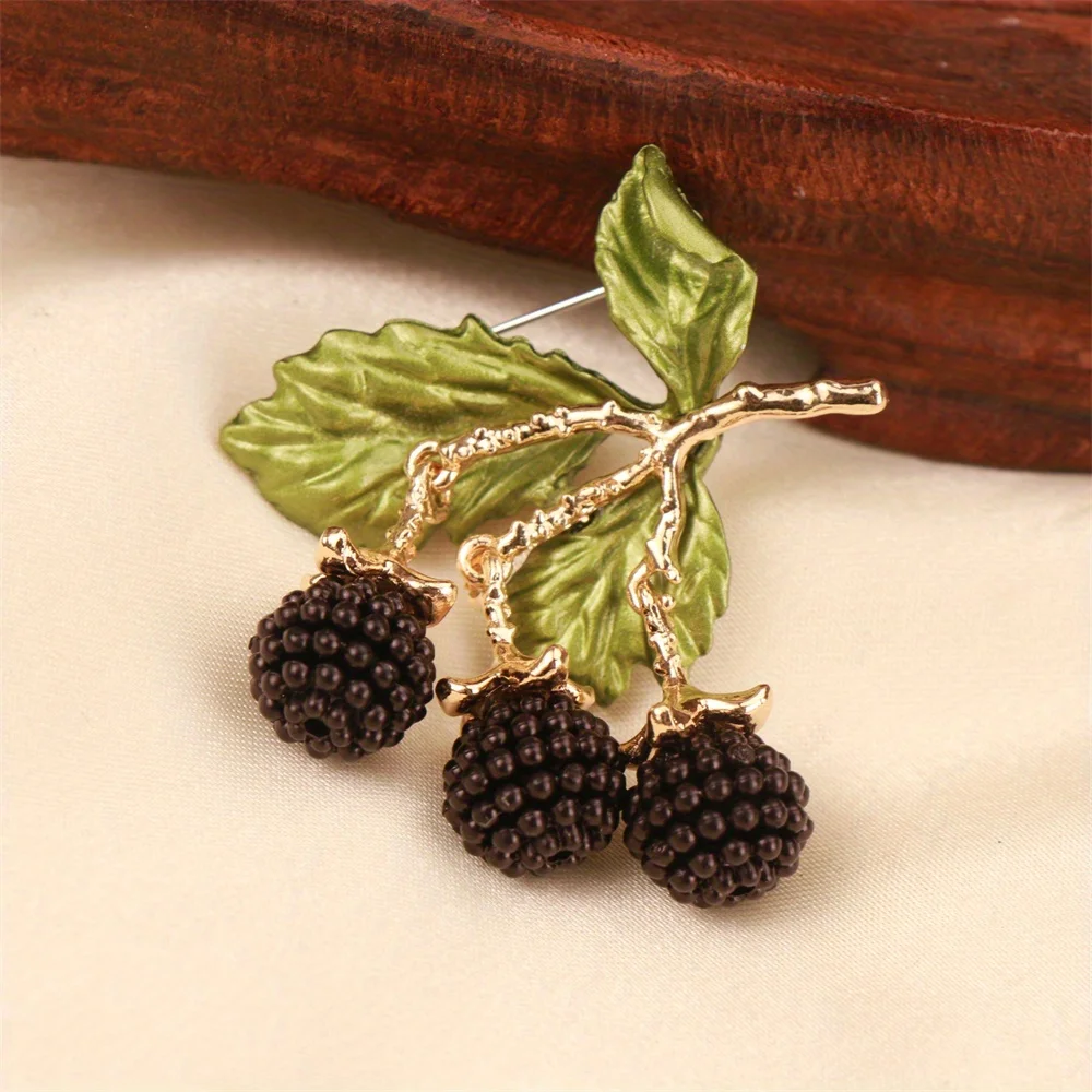 Luxury Beautiful Fruit Berry Mulberry Design Men's Women's Brooch Pins，Jewelry Accessories, Wedding Holiday Party Favors