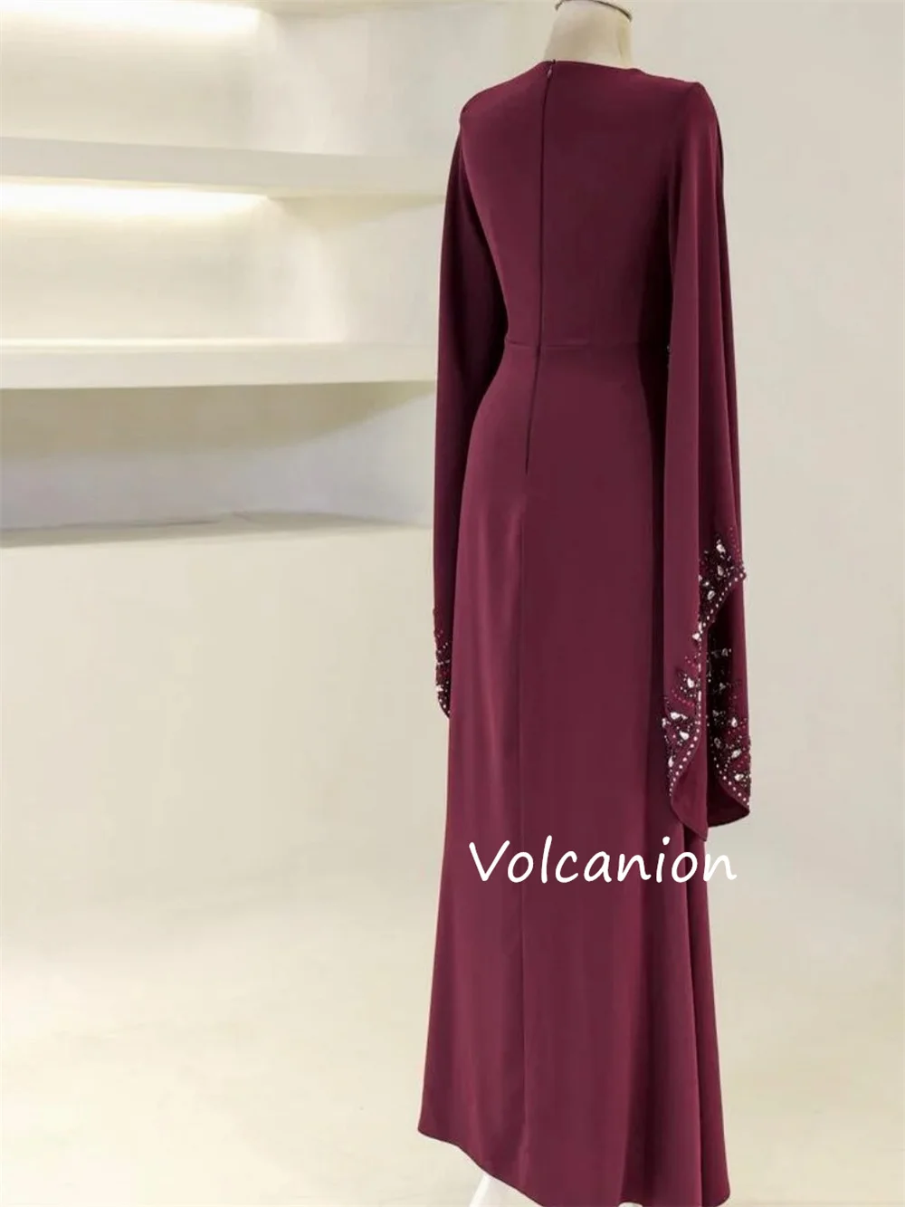 ชุดเดรสยาวทรงเอไลน์ประดับเลื่อมจีบระบายแบบสั่งตัดพิเศษสำหรับโอกาสพิเศษ ดีไซน์หรูหรา คุณภาพสูง ระดับคนดัง