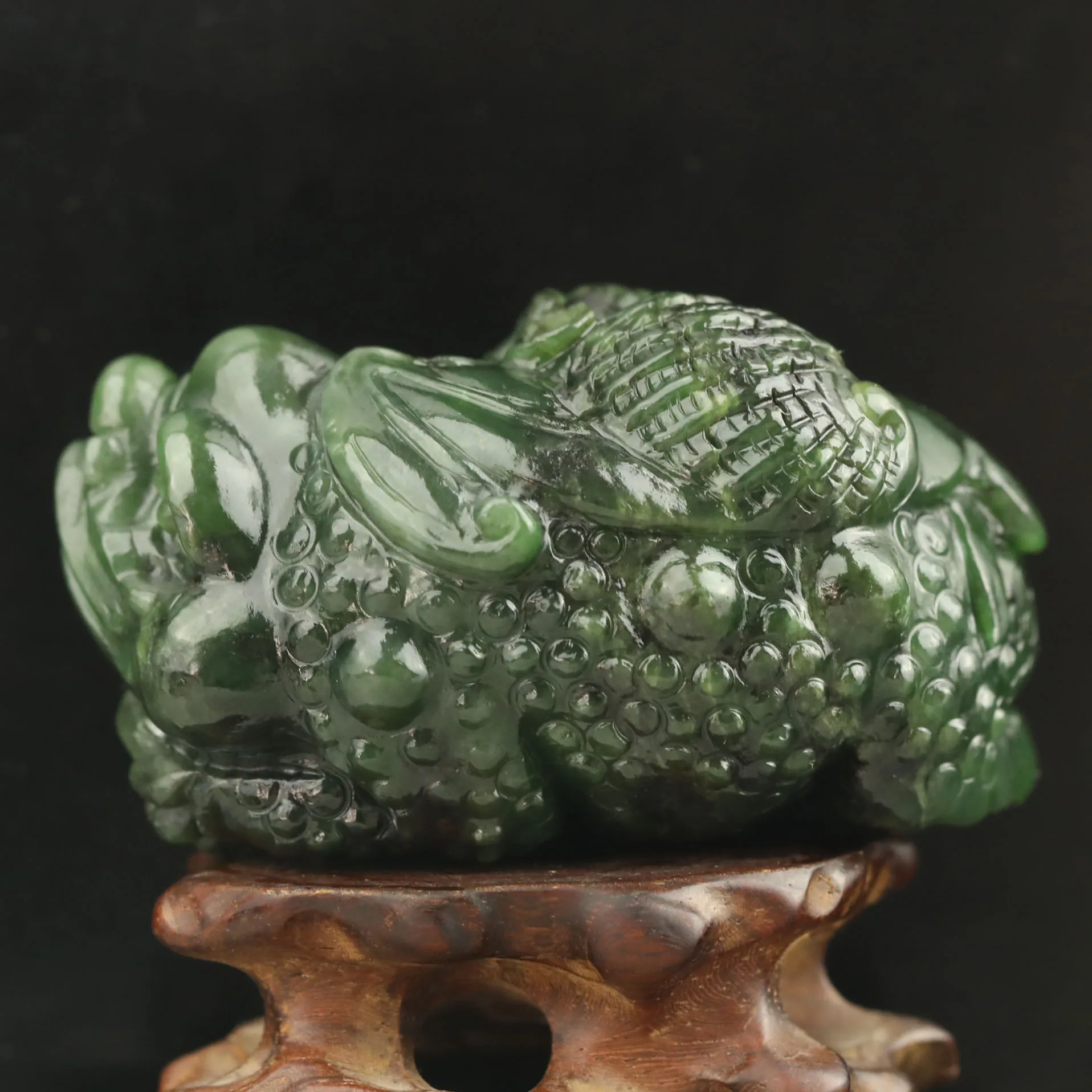 China Natural hetian green Jade Hand Carved staute dragon jin chan pendant d12