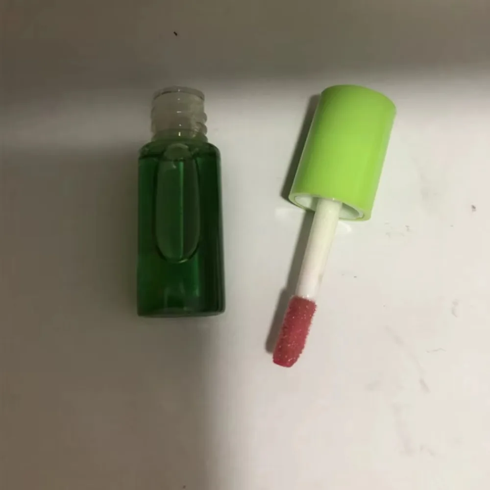 Lip Gloss Waterproof Long-term Moisturizing Non-stick Cup Non-fading Liquid Green Packaging Lip Gloss not easy to stick to cup