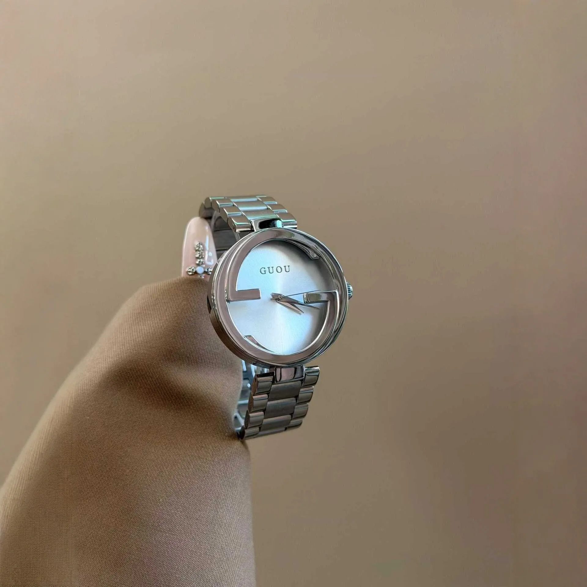 2026 New Fashion Steel Strap Quartz Women's Watch Temperament High-end Niche Luxury Silver Watch Trendy Watch Women's Gift