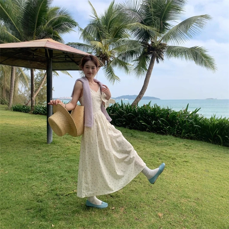 新しい韓国ドレス夏の V ネックスパゲッティストラップ花ドレス女性のためのスウィートガール刺繍 Ropa デ Mujer バックレスドレス