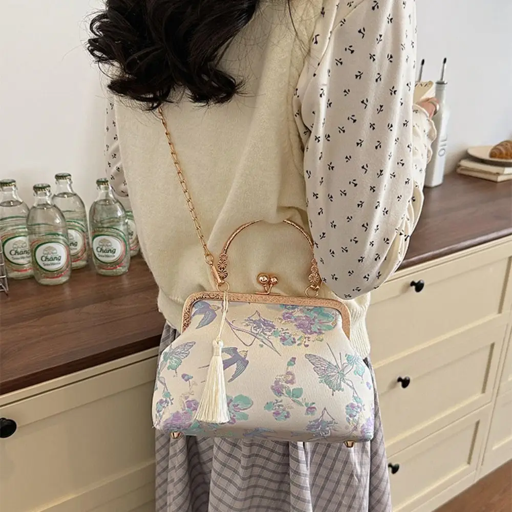 Metal Chain New Chinese Style Handbag Flower Large Capacity Tassel Crossbody Bag Embroidered Ancient Style Wrist Bag