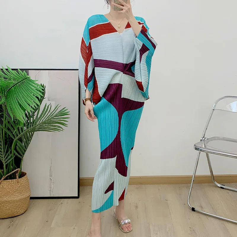 

Batwing sleeve miyake pleated loose printed vintage long dress 2023 summer meat-cover high quality basic V-neck dress for women