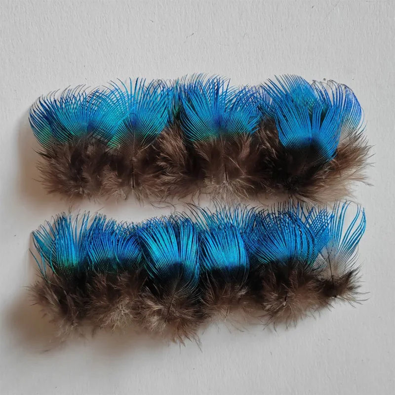 50 sztuk/partia krótkie niebieskie PEACOCK BODY PLUMAGE FEATHERS, mały paw pióropusz do rękodzieła, akcesoria do majsterkowania, błyszczący niebieski