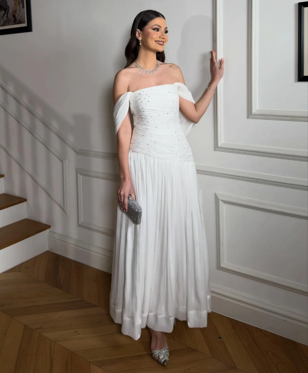 Maßgeschneiderte, hochwertige, schlichte, lange, schulterfreie A-Linien-Kleider aus Chiffon mit Falten und Pailletten für besondere Anlässe