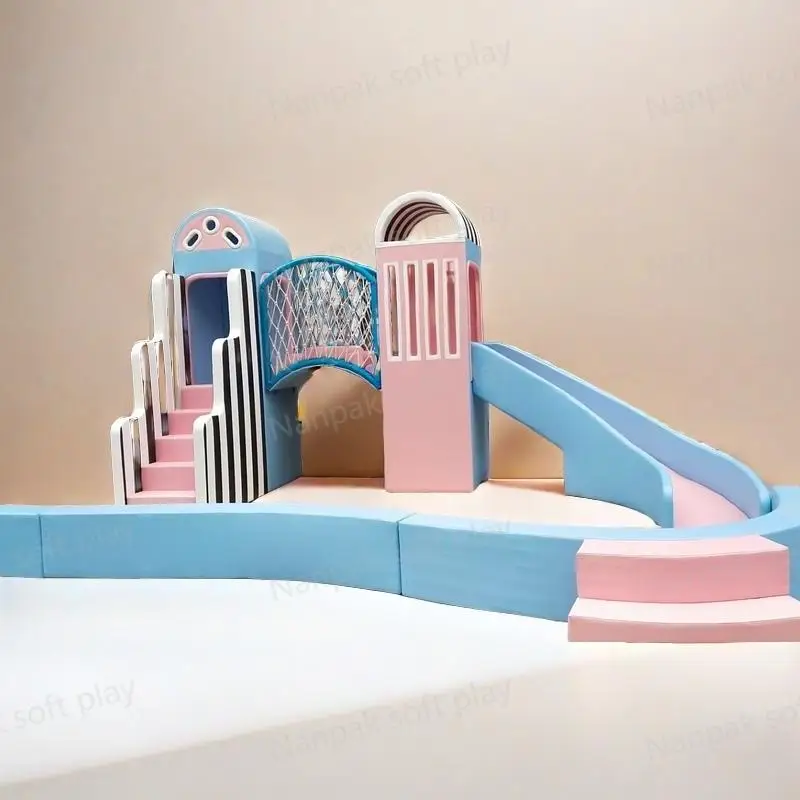 子供用の滑り台ピットとボールピットを備えたカスタムの柔らかい遊び場屋内および屋外のプレイルーム