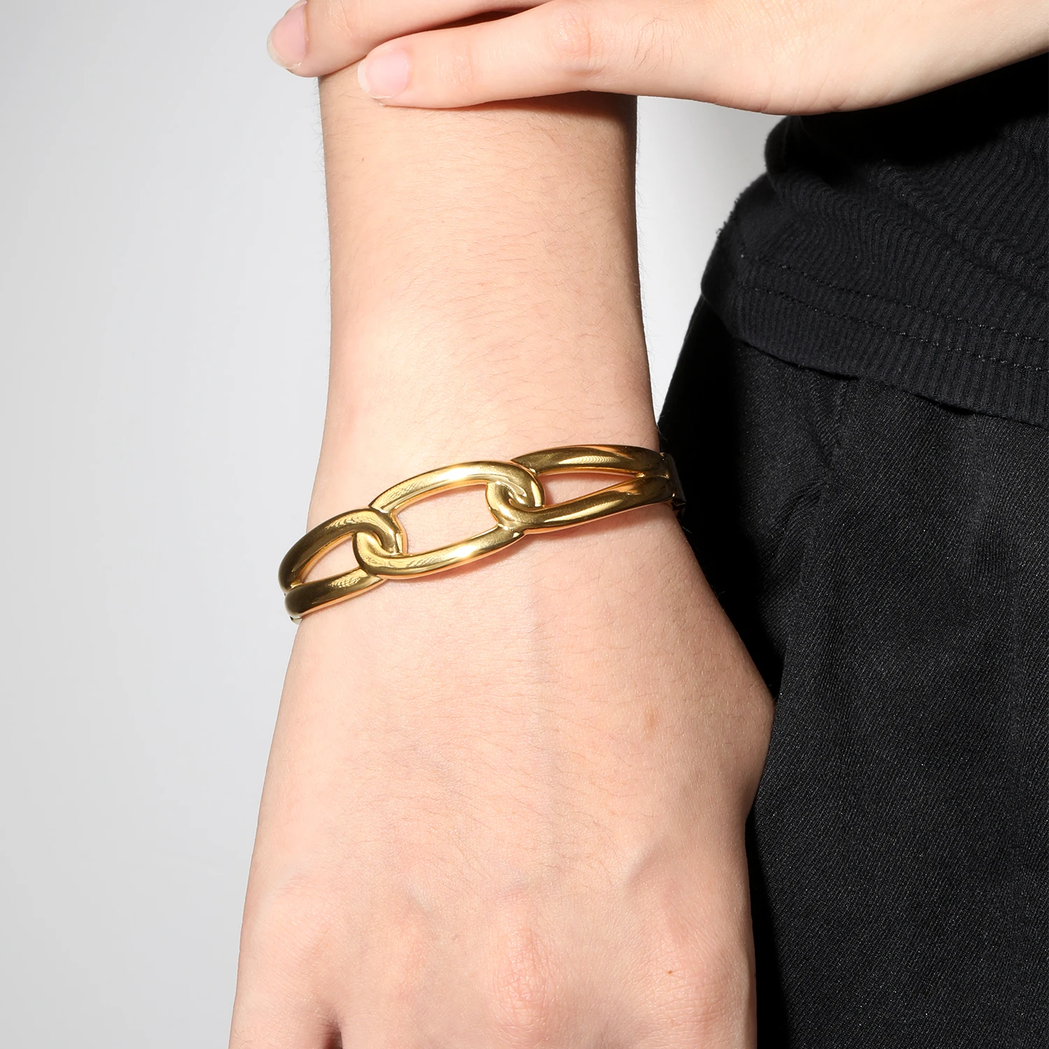 LUXUKISSKIDS Simple Plain Gold PVD Plated Bangles Female Luxury Geometric Charm Solid Hard Bracelets for Birthday Dancing Party