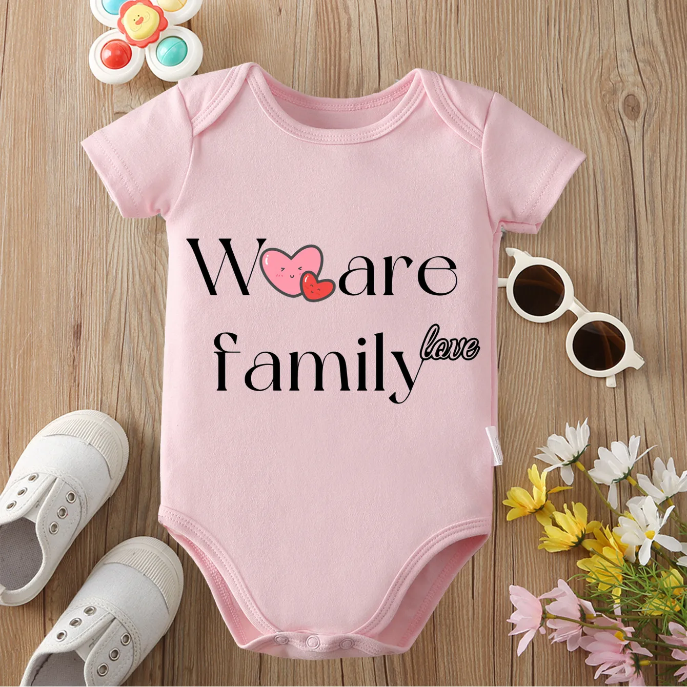 

We Are A Family Изысканный принт из 100% хлопка. Удобный комбинезон-боди для ребенка. Комбинезон для новорожденных от 0 до 12 месяцев.