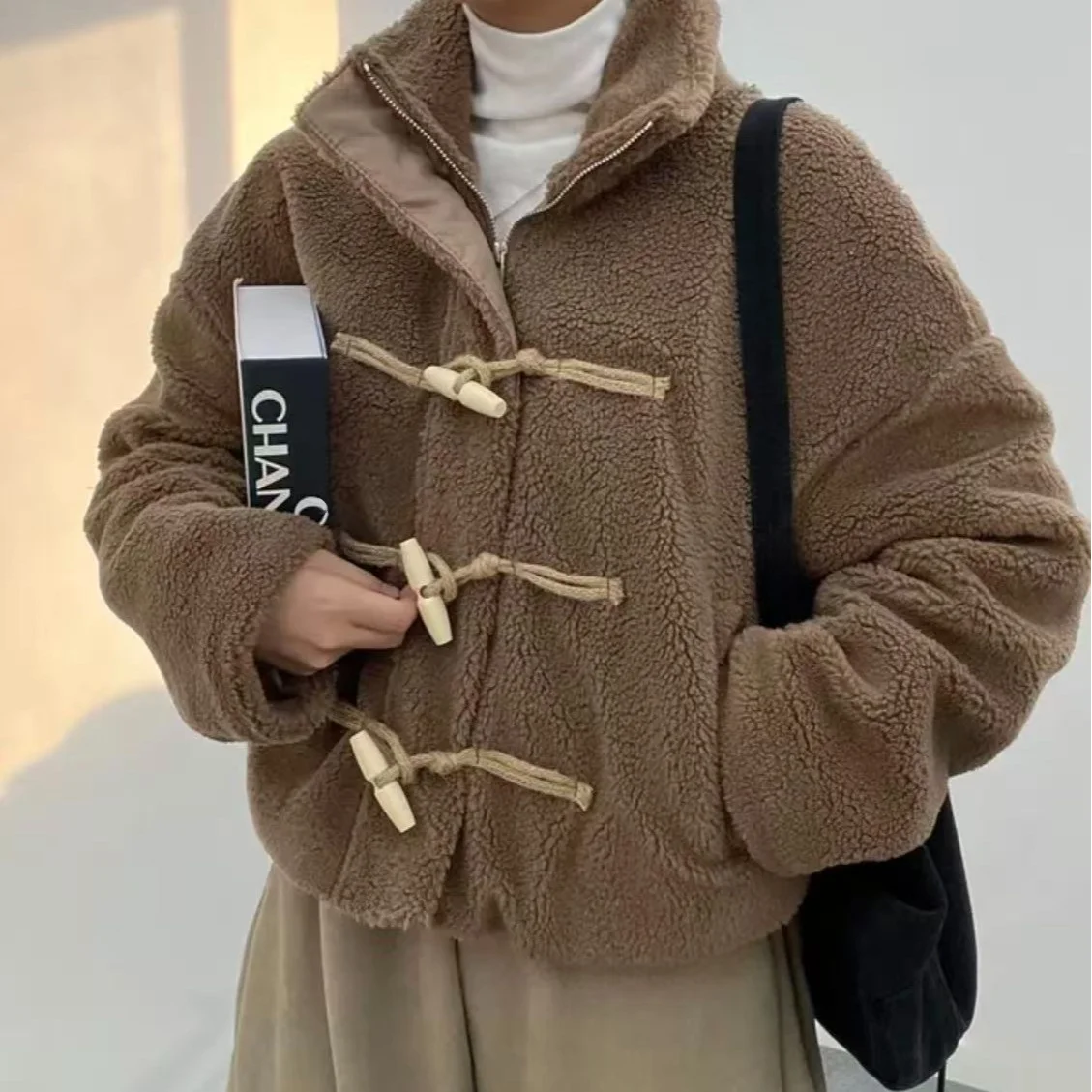 

Женская корейская куртка свободного кроя из овечьего меха с роговими пуговицами, теплое пальто, корейская весенняя верхняя одежда Lazy Sle