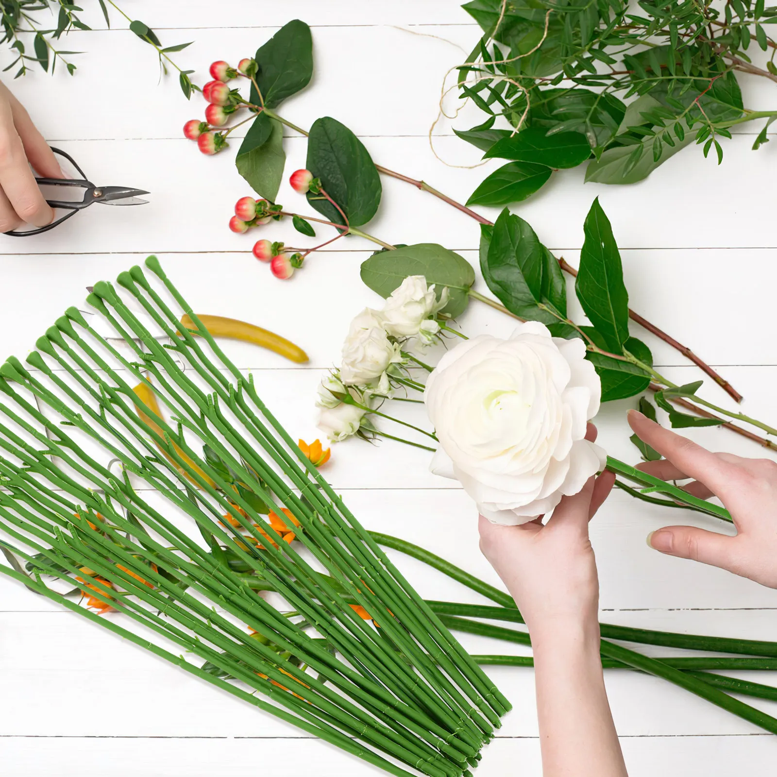 

50Pcs DIY Flower Stem High-Simulation Artificial Flower Rod Green Flexible Twistable for Soap Roses Carnation Sunflower Bouquet