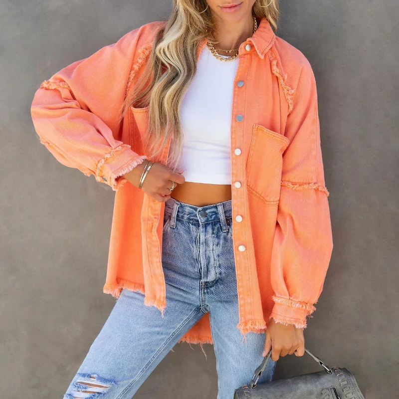 

Новая джинсовая куртка в европейско-американском стиле осень 2026 — женская свободная куртка средней длины с эффектом потертости и бахромой, с длинными рукавами