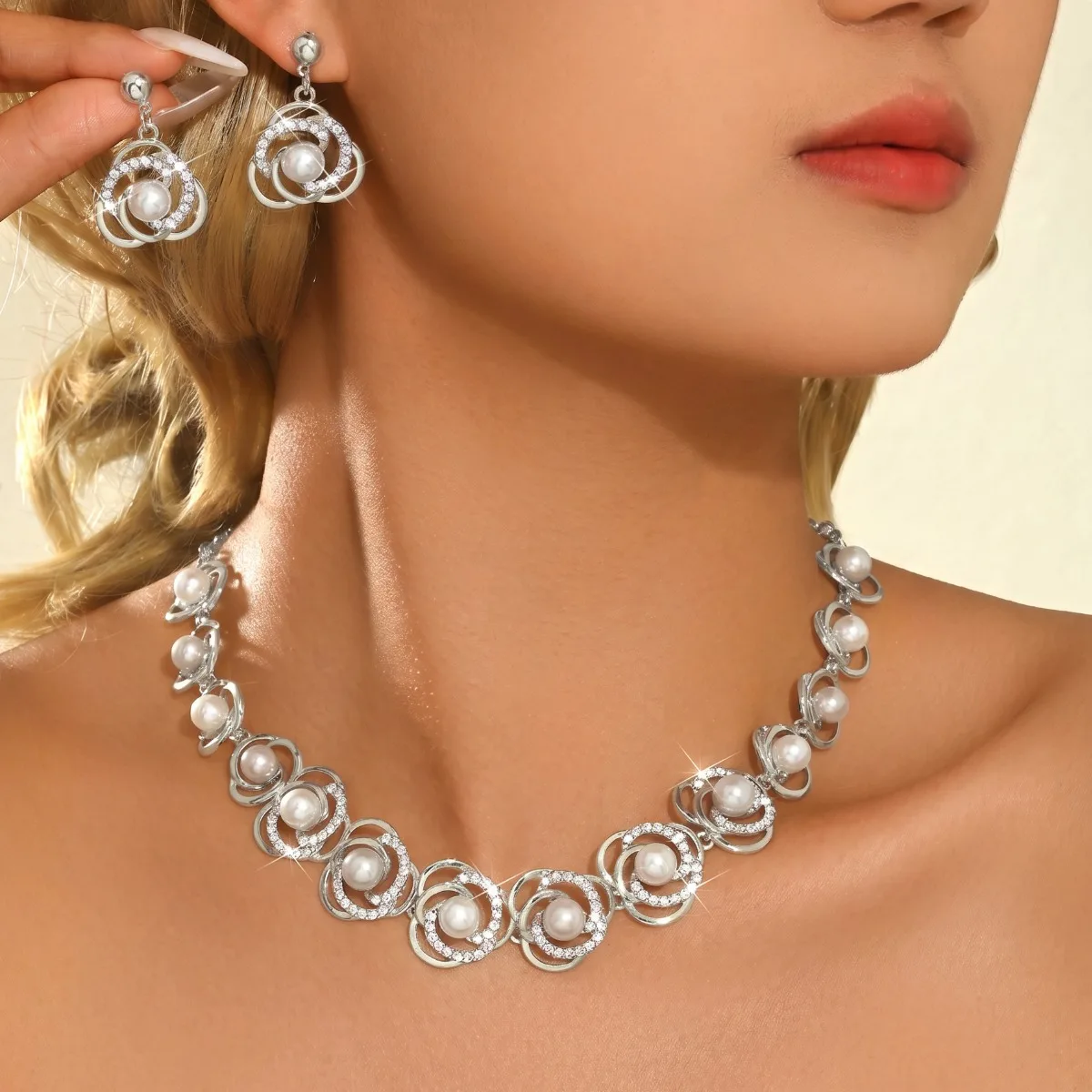 Stage‑Performance Hollow Circle Rhinestone Pearl 3PC Set For Actor Evening Gown Indoor Portrait Shoot Matching Jewelry