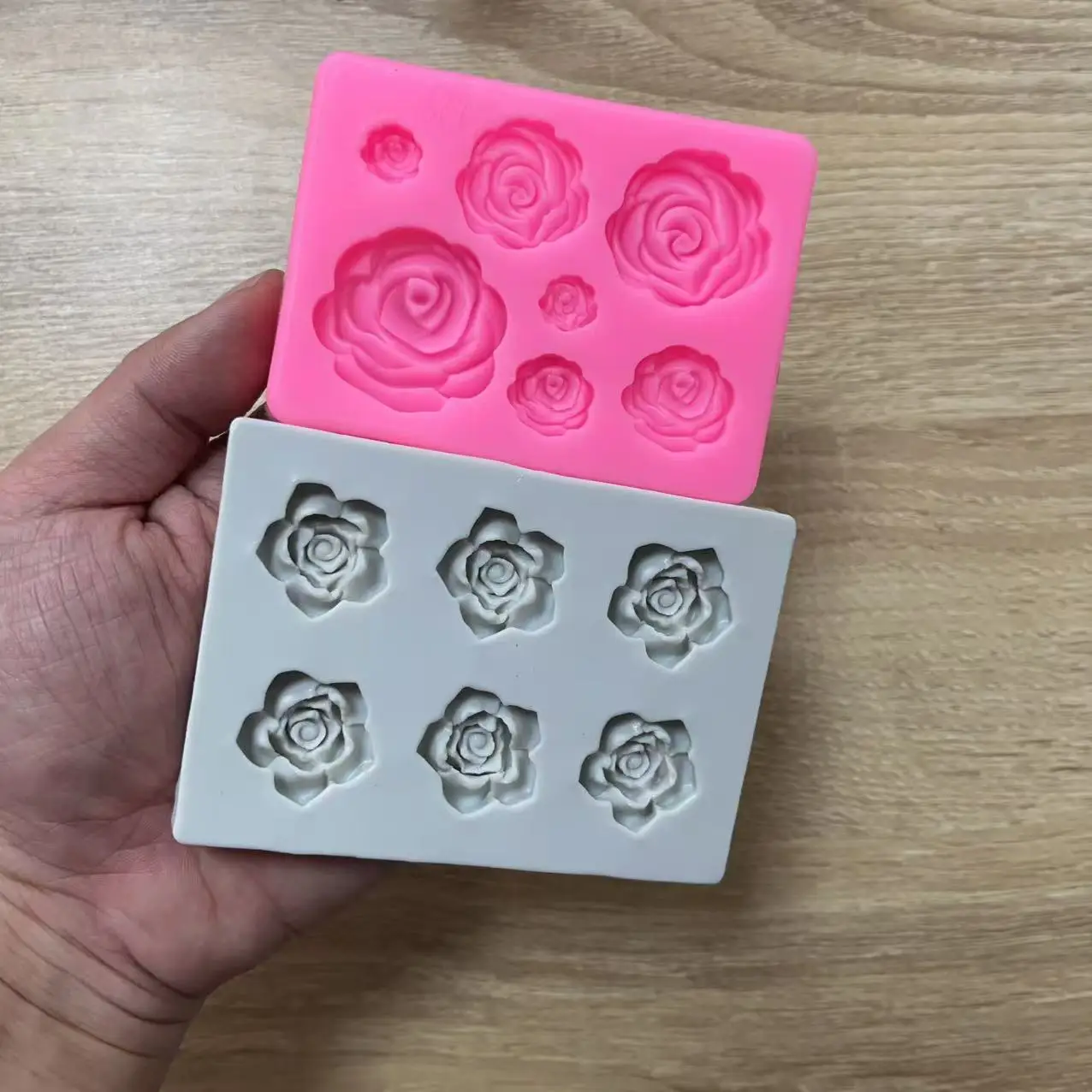 Silikonform „Graue Rose“, Form „Rosa Rose“ (mit 7 gleichförmigen Formen, in großen und kleinen Größen), geeignet für Kuchen, Seifen, Schokolade, Weichkuchen. – Detail 8