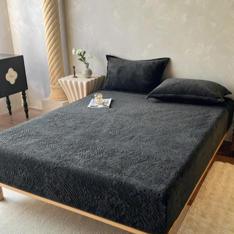 

2025 New Milk Fleece Cut Flower Bed Hat Thickened and Warm Solid-color Mattress Cover with A Stretchable Bedspread