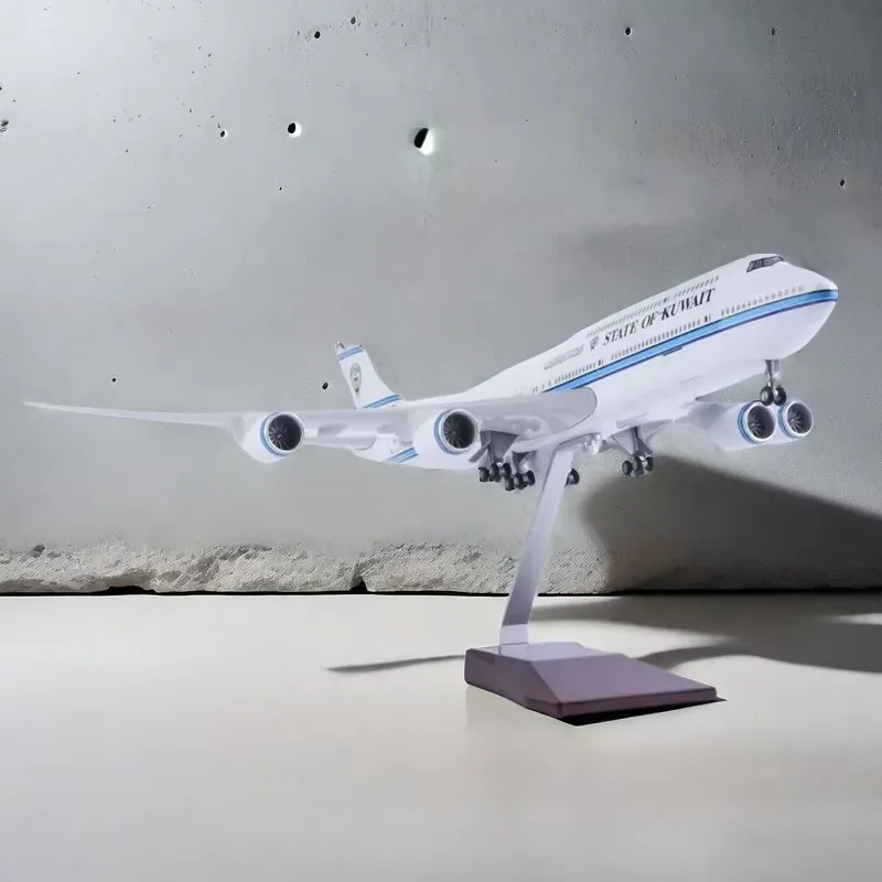 

1/150 Scale 47CM Airplane 747 B747 State of Kuwait Airline Model LED Light & Wheel Landing Gear Diecast Resin Plane Model Toy