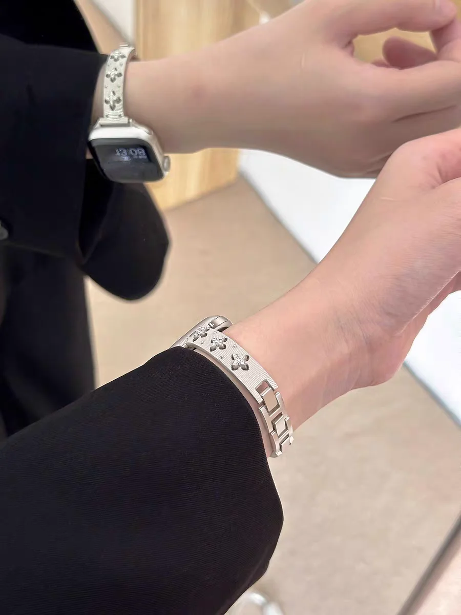 Металлический браслет с четырьмя листьями цветка и бриллиантами для Apple Watch Band SE 10S 42/46 мм Тонкий женский ремешок из цинкового сплава для Iwatch 49 Ultra 9 8 7