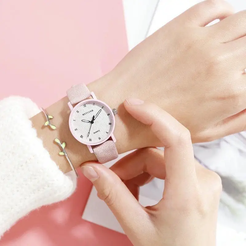 Fashion popular compact girl\'s watch Cute leather quartz fashion watch gift