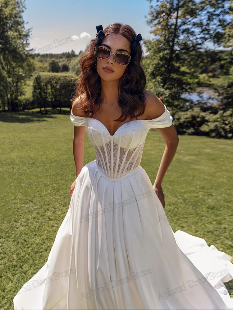 Abiti da sposa eleganti Una linea Abiti da sposa in raso con spalle scoperte Abiti Sweetheart Affascinanti abiti da sposa personalizzati 2025