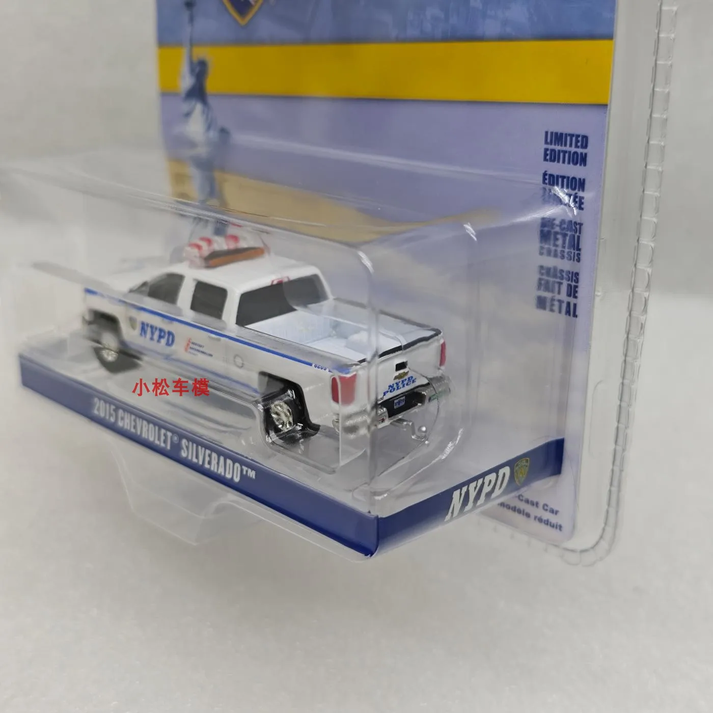 1:64 2015 Chevrolet Silverado - Policía de la ciudad de Nueva York 30093 Colección avanzada Modelos de automóviles ornamentales